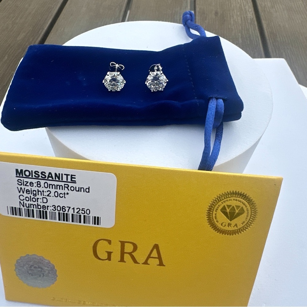 Moissanite Round Earrings 2CT with Blue Pouch - Picture 3 of 10